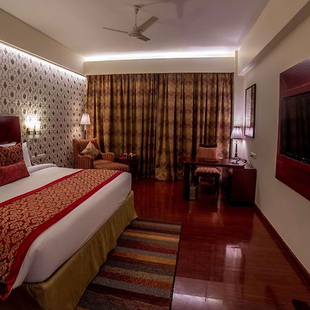 Hotel Ramada By Wyndham Jaipur Jaisinghpura Exterior foto