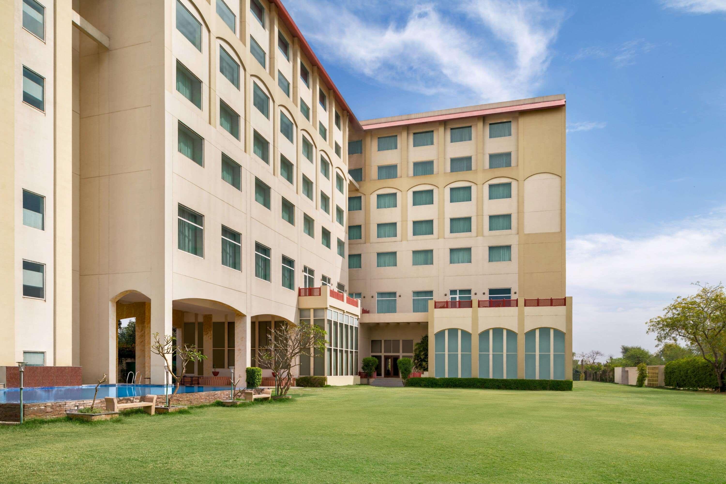 Hotel Ramada By Wyndham Jaipur Jaisinghpura Exterior foto